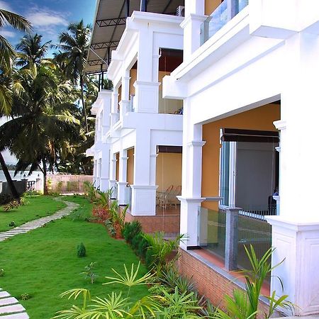 Hotel Blue Waters Kundapur Esterno foto