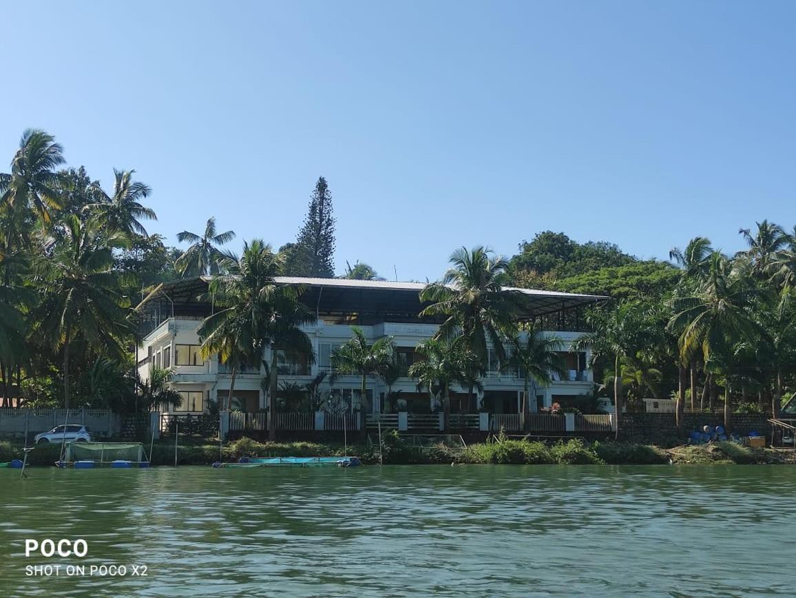 Hotel Blue Waters Kundapur Esterno foto